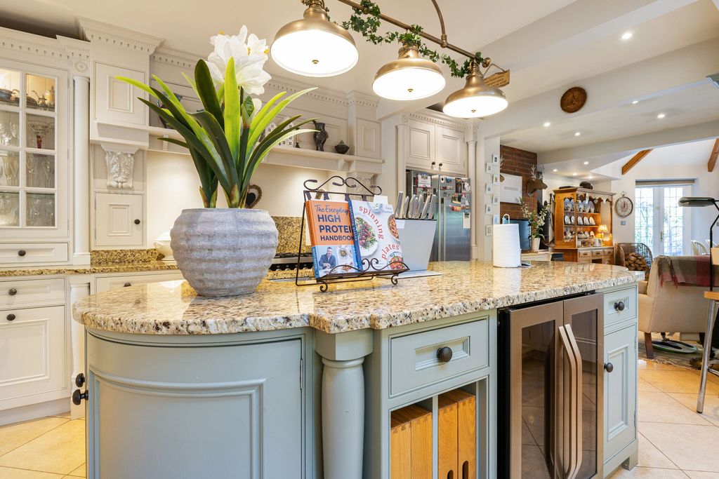 Property photo 3 of 23