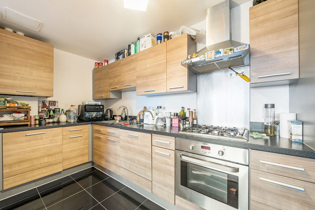 Property photo 3 of 14 1404741-2-697Cce8...