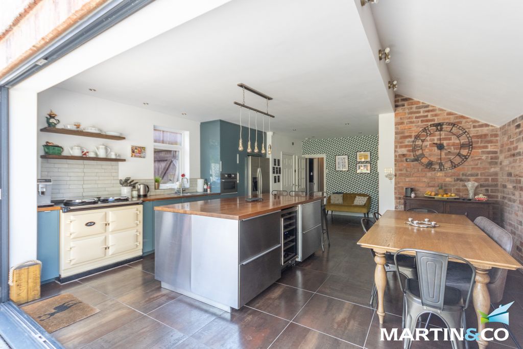 Property photo 3 of 26