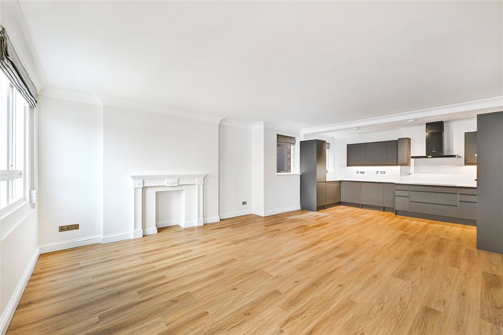 Property photo 1 of 12 Kitchen/ Reception