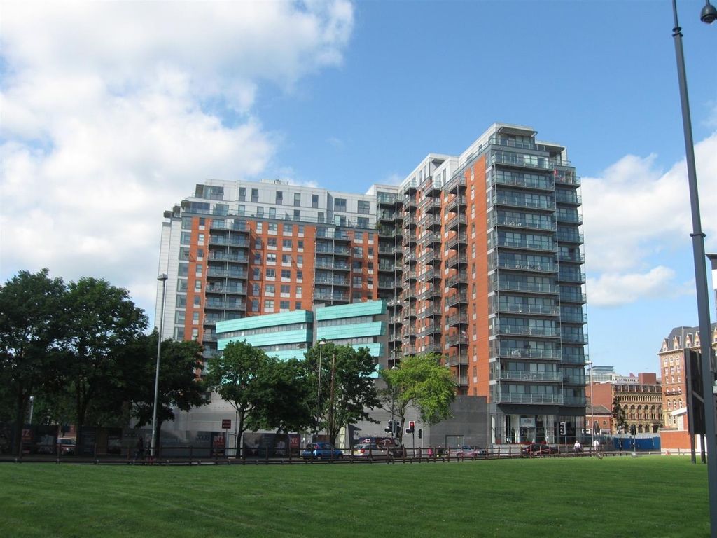 Property photo 2 of 6 Modern Apartment Complex By A Green Open Park...