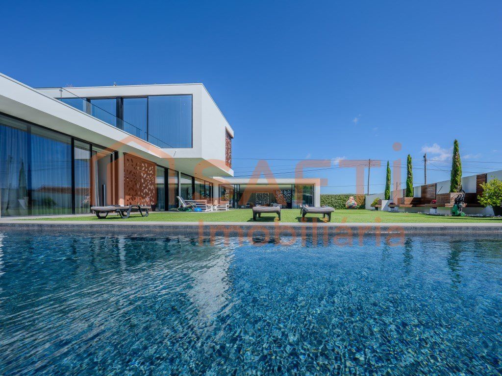 Property photo 1 of 33 Contemporary 5 Bedroom Luxury Villa
