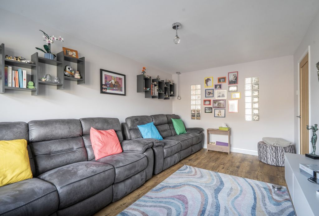 Property photo 3 of 18 Picture 3