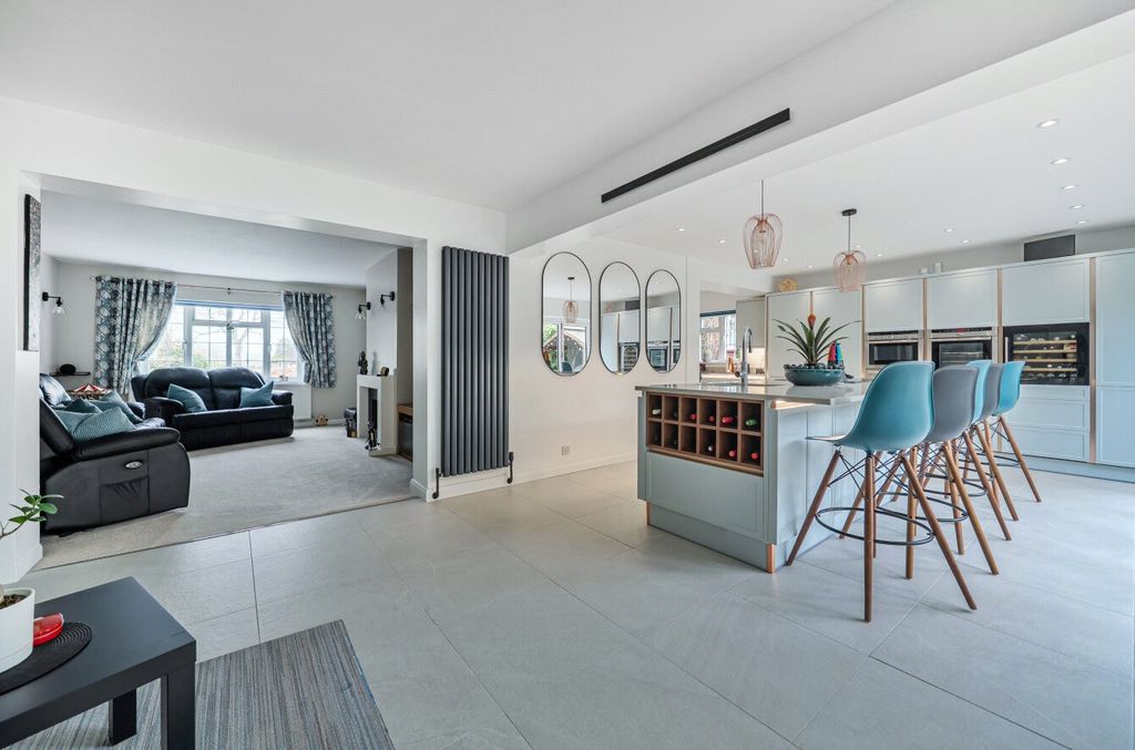 Property photo 2 of 36 Picture No. 32