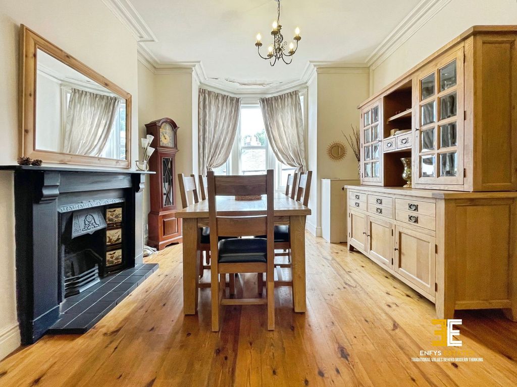 Property photo 3 of 37