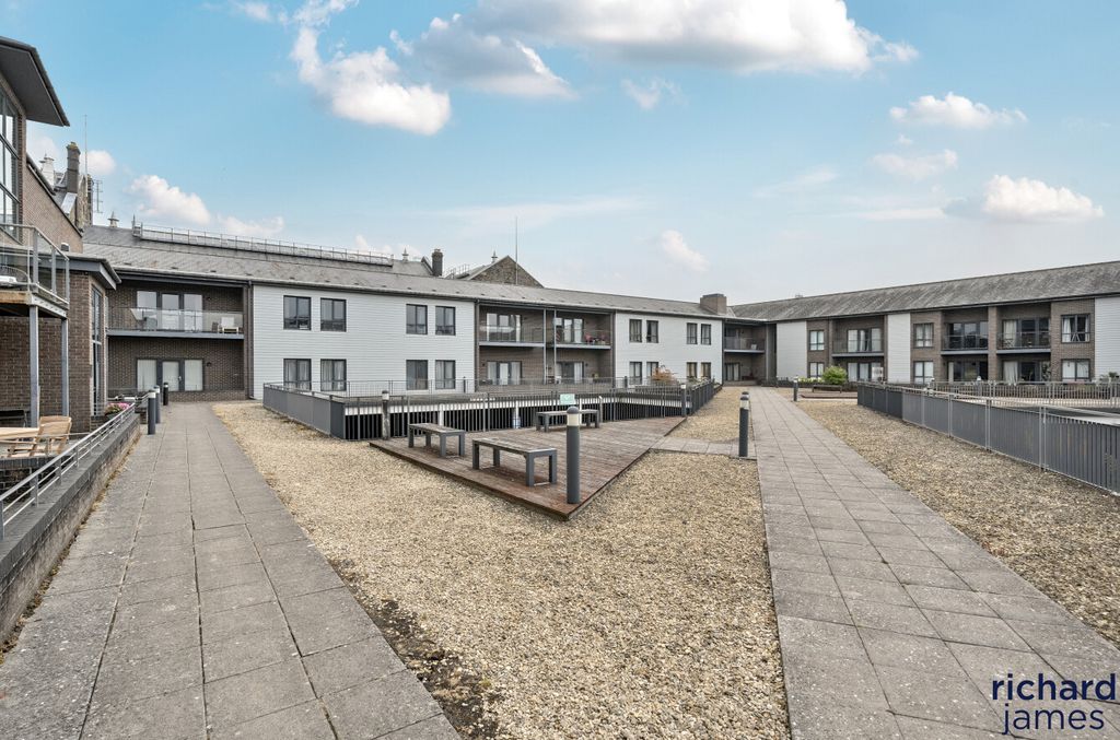 Property photo 1 of 15 314885c55Baf47Deab352F1E7Ae2Eb91