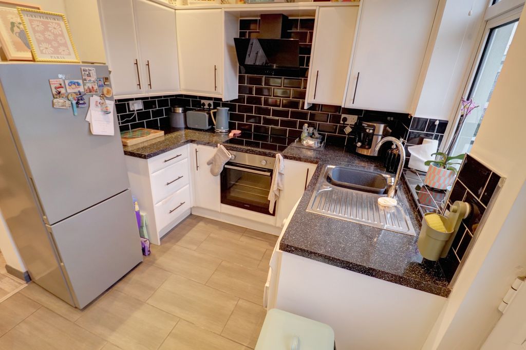 Property photo 3 of 14 3