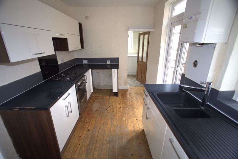 Property photo 3 of 12 Photo 6