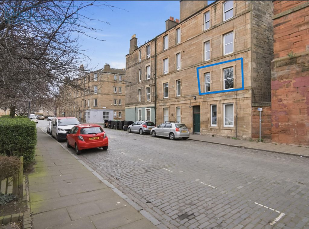 Property photo 2 of 13 Flat Outlined