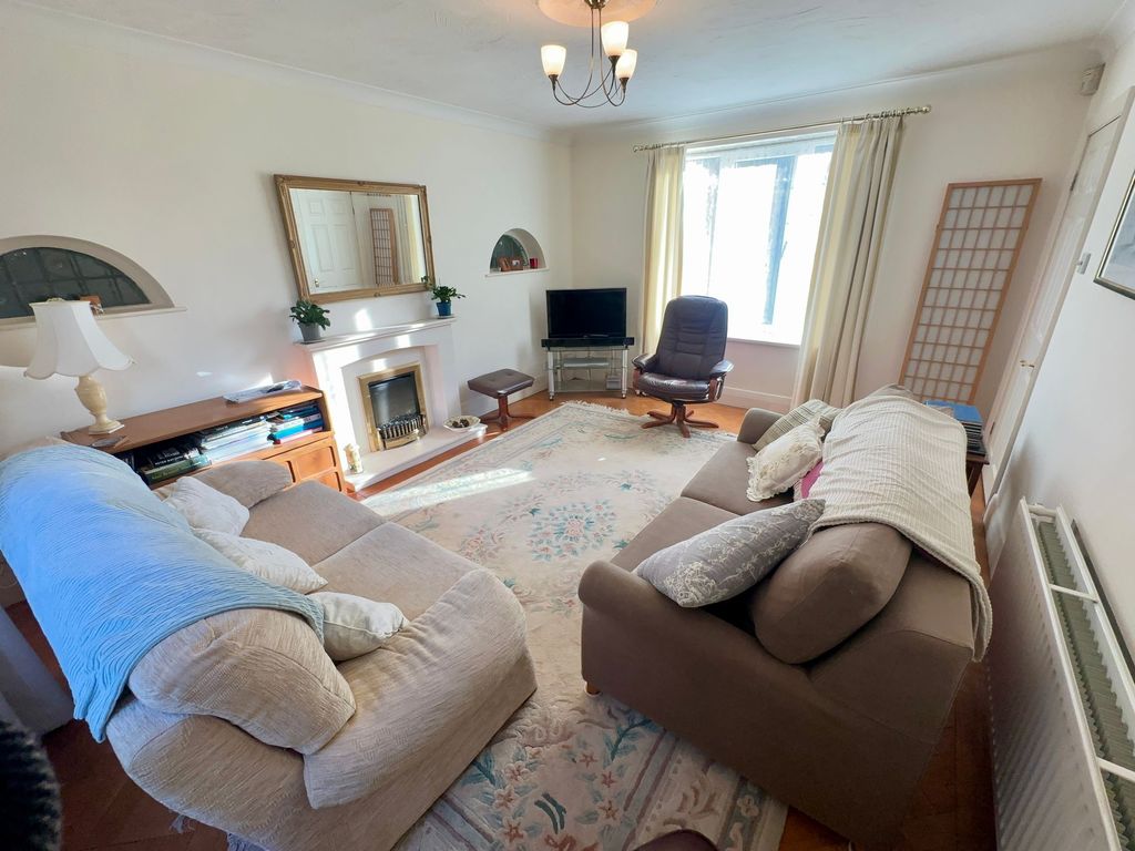 Property photo 3 of 28