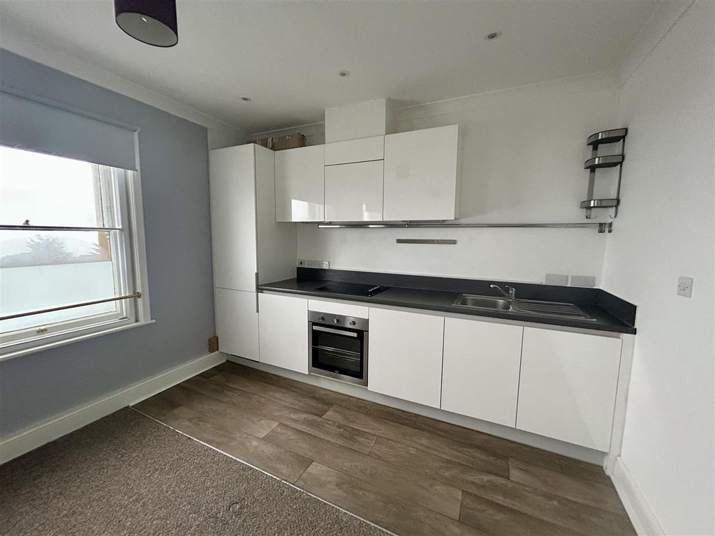 Property photo 2 of 9 Kitchen / Living Room