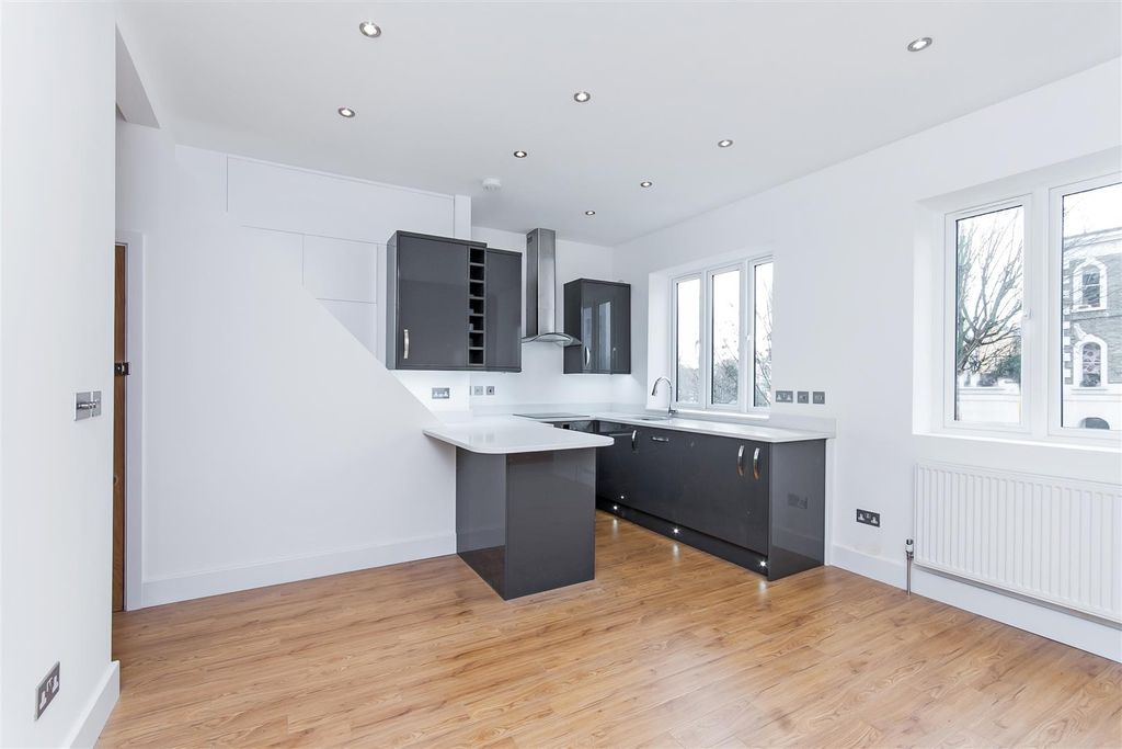 Property photo 3 of 12 32742_Hi-Res(16).Jpg