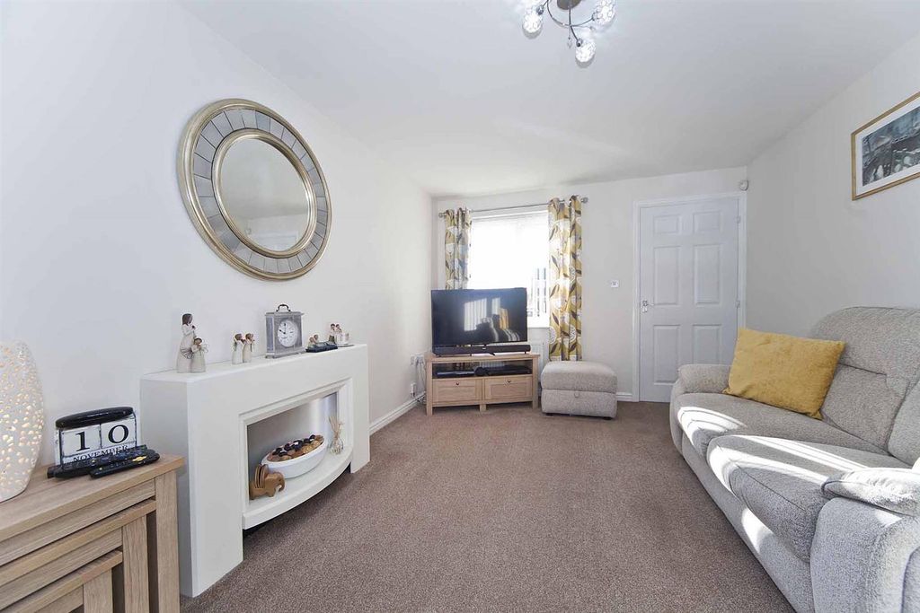 Property photo 2 of 25