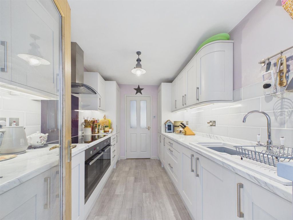 Property photo 2 of 18 Kitchen