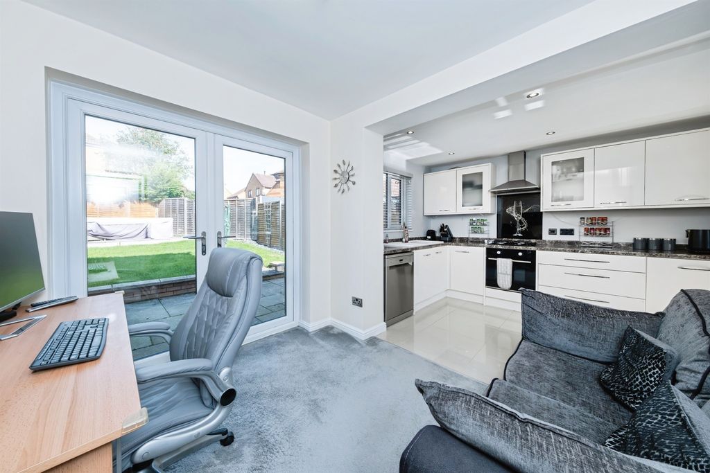 Property photo 2 of 16