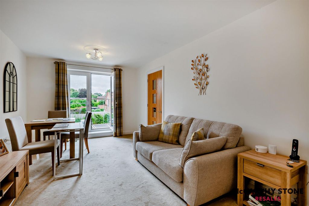 Property photo 3 of 22 8611364-Interior03-800.Jpg