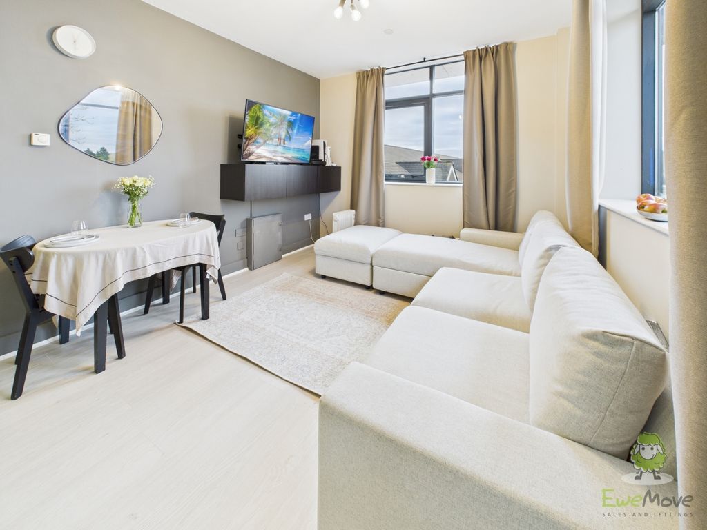 Property photo 2 of 20 Cam04233G0-Pr0048-Still002