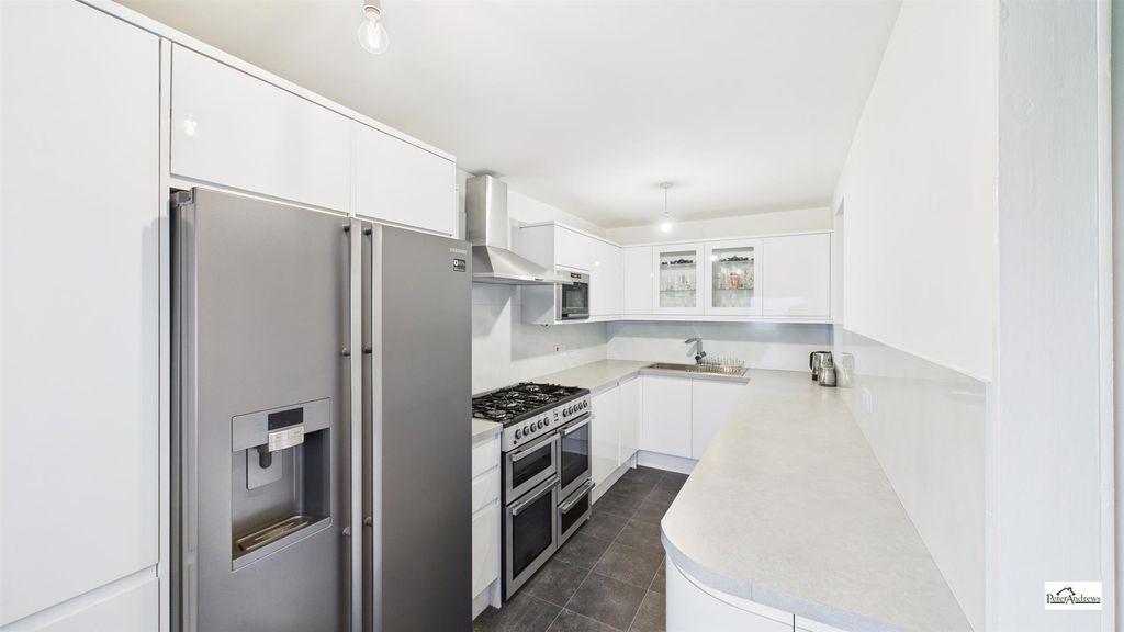 Property photo 3 of 11 Cam02085G0-Pr0204-Still006.Jpg