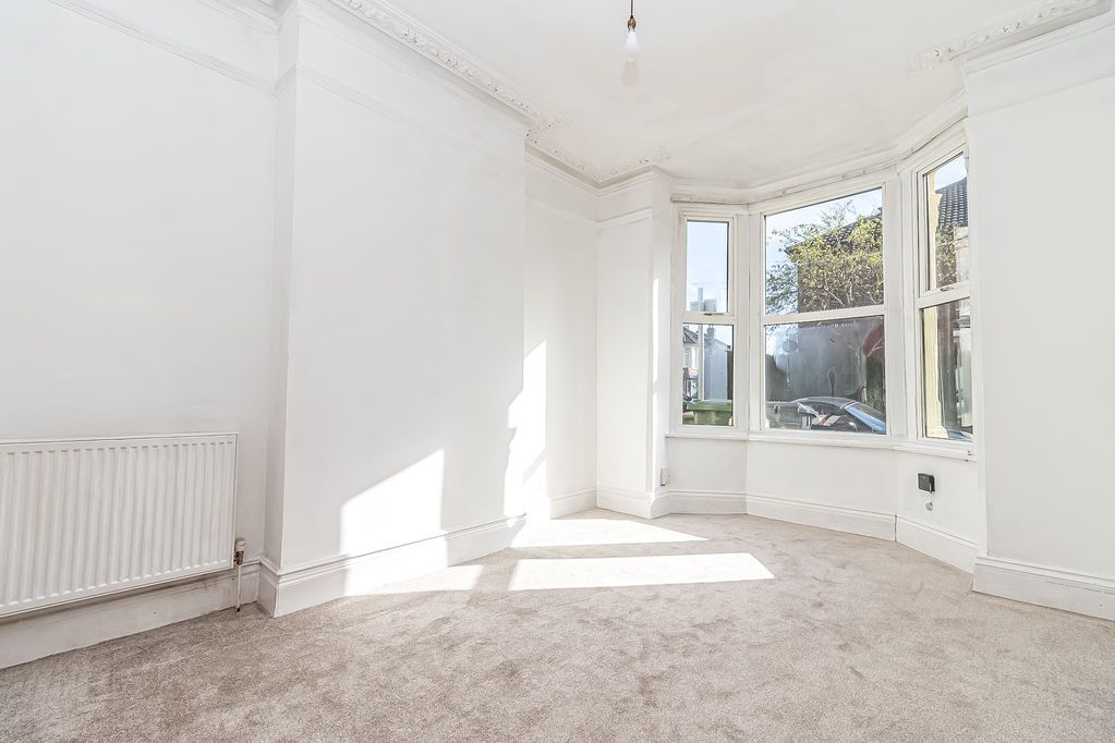 Property photo 2 of 22 .