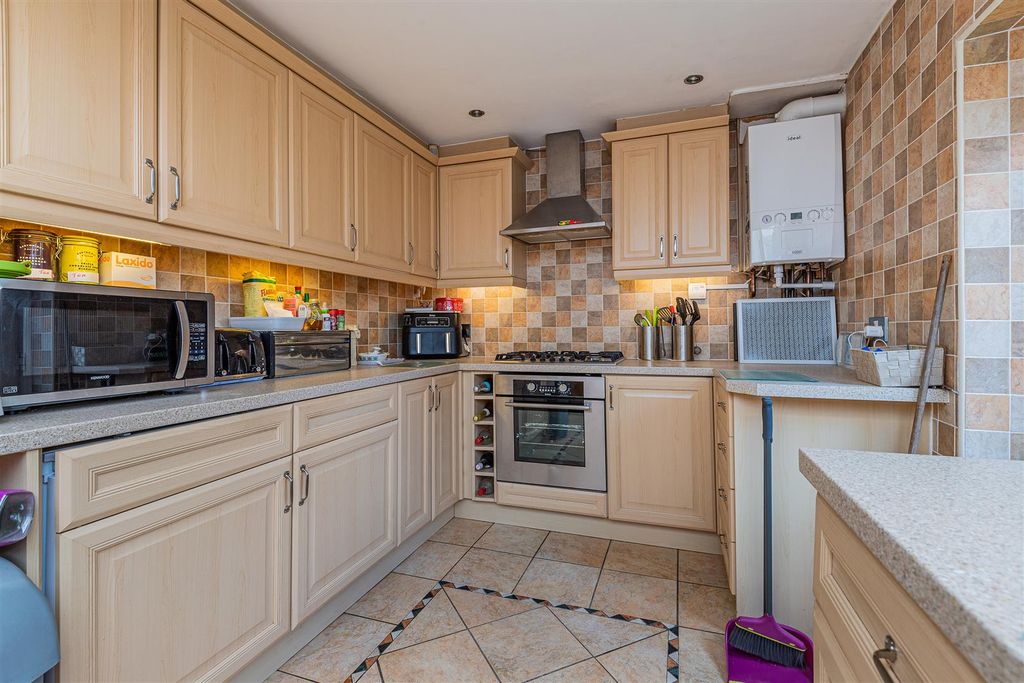 Property photo 2 of 10 Glamorgan Street 52-12.Jpg