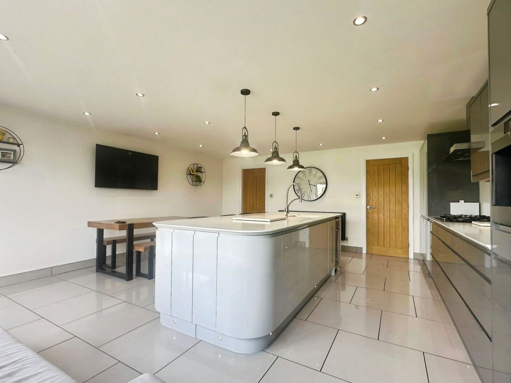 Property photo 3 of 34 Kitchen