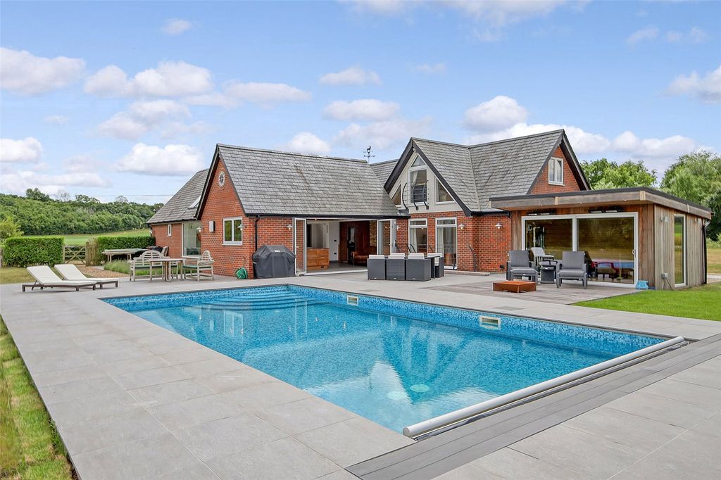 Property photo 1 of 22 Pool/Terrace