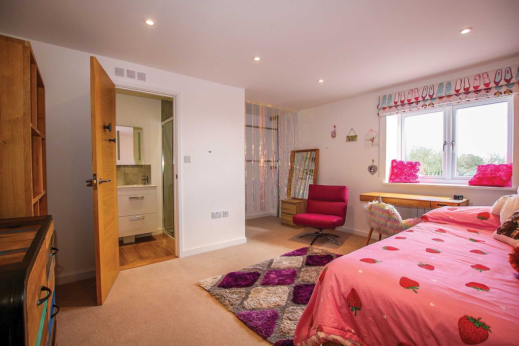 Additional image 6 of 3 bed property for saleRue Des Freres, St Peter Port, Guernsey GY1