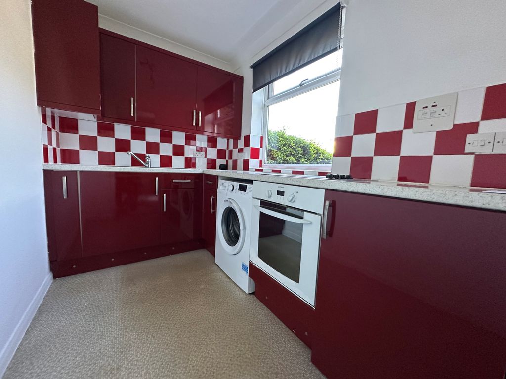 Property photo 3 of 8 Kitchen