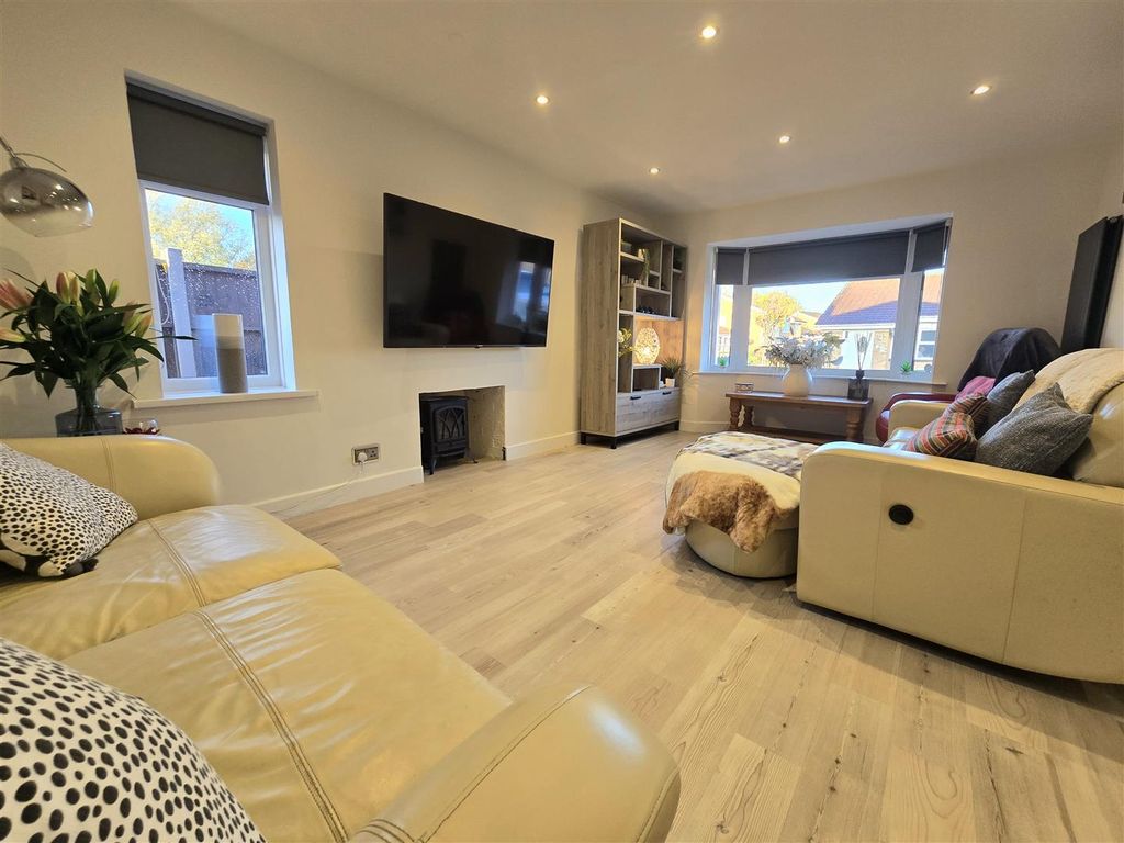 Property photo 3 of 27