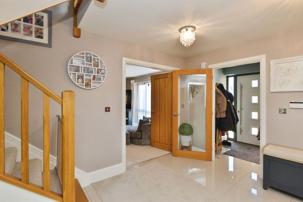 Property photo 2 of 25