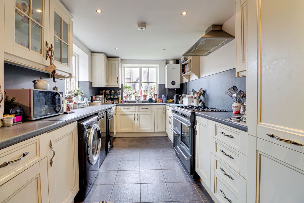 Property photo 3 of 16 Kitchen
