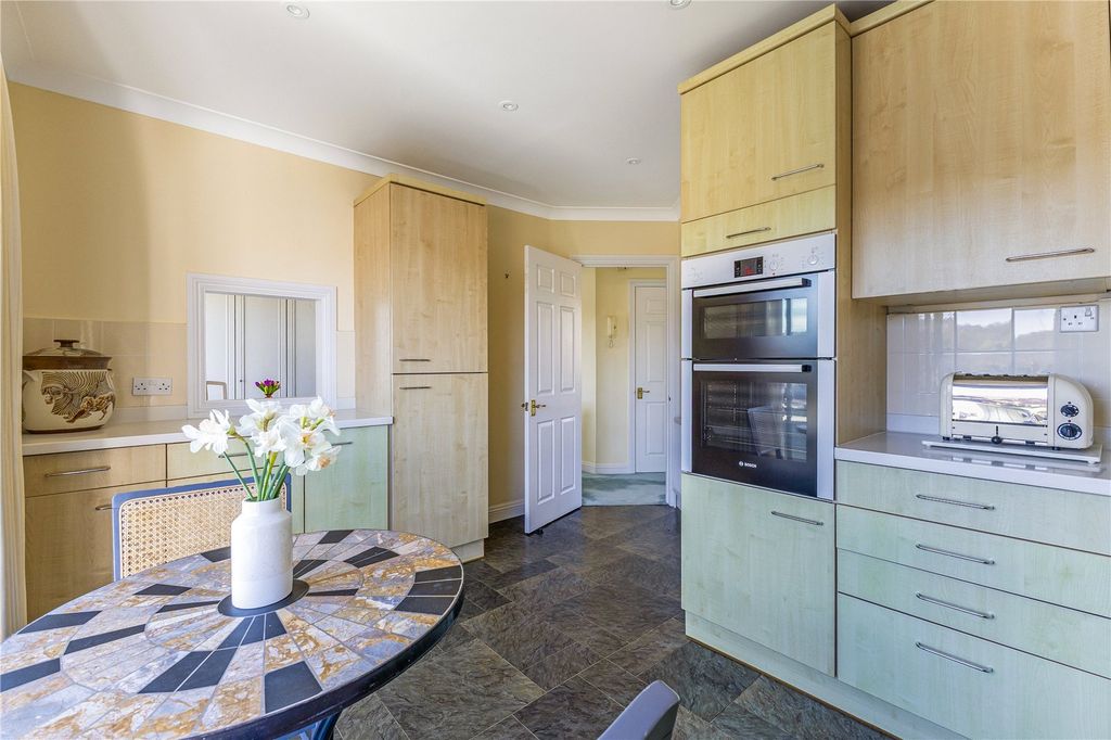 Additional image 7 of 3 bed flat for saleDunstable House, Riverside, Marlow, Buckinghamshire SL7