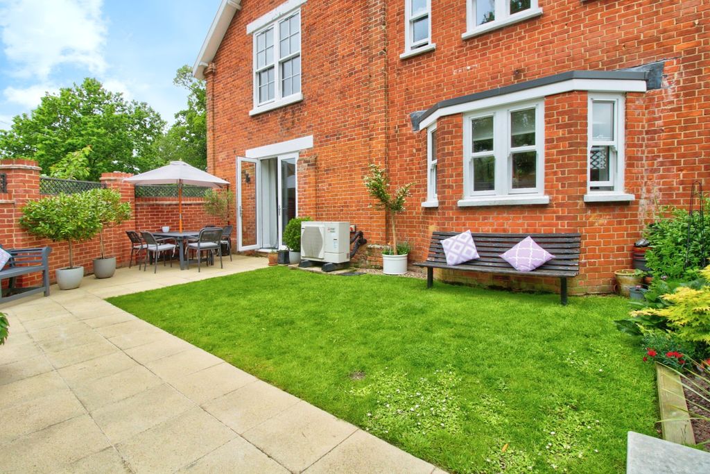 Property photo 1 of 16 Garden