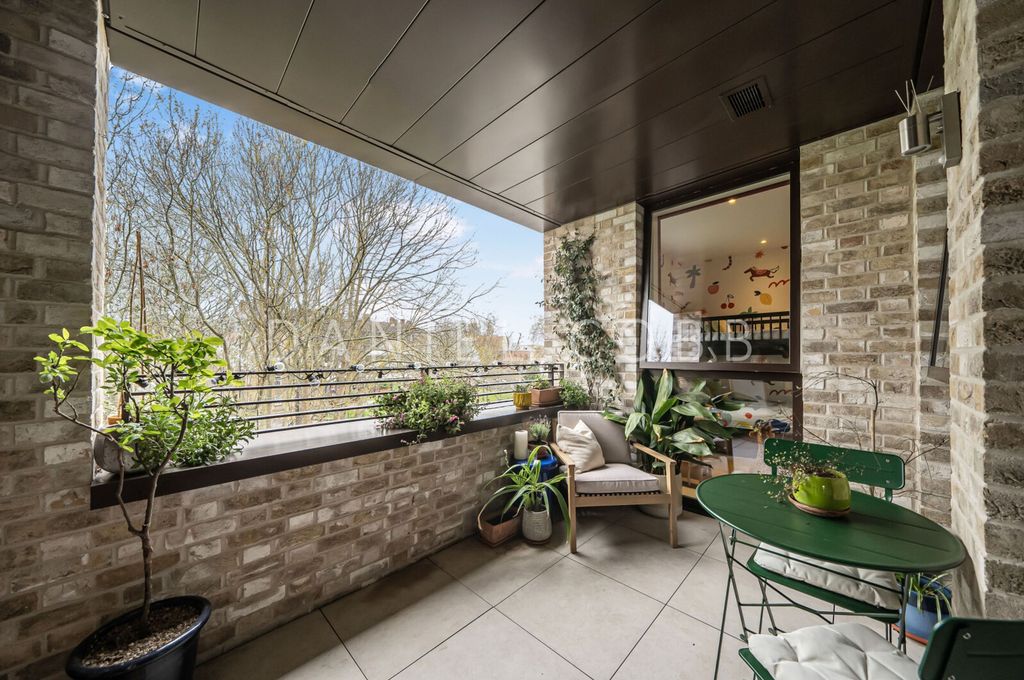 Property photo 2 of 22