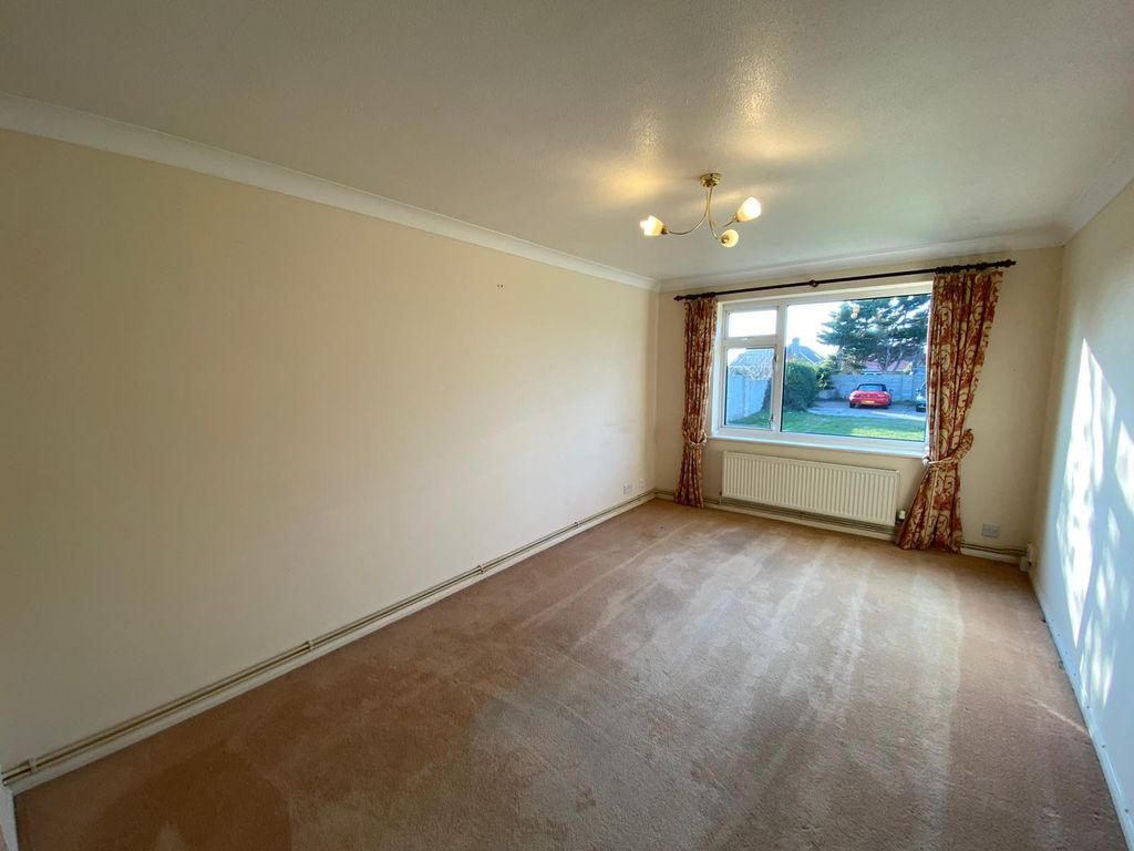 Property photo 1 of 6 Living Room