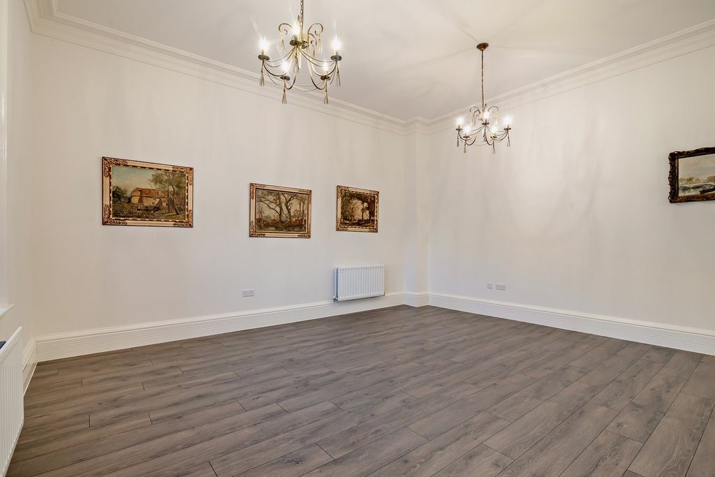 Property photo 2 of 27