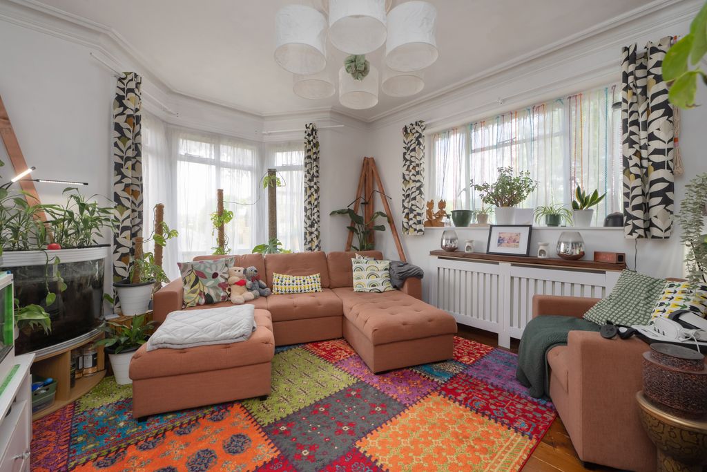 Property photo 2 of 19 Sitting Room