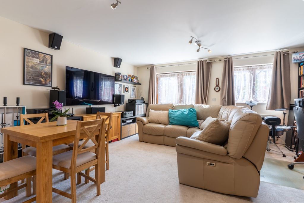 Property photo 2 of 16 5067954