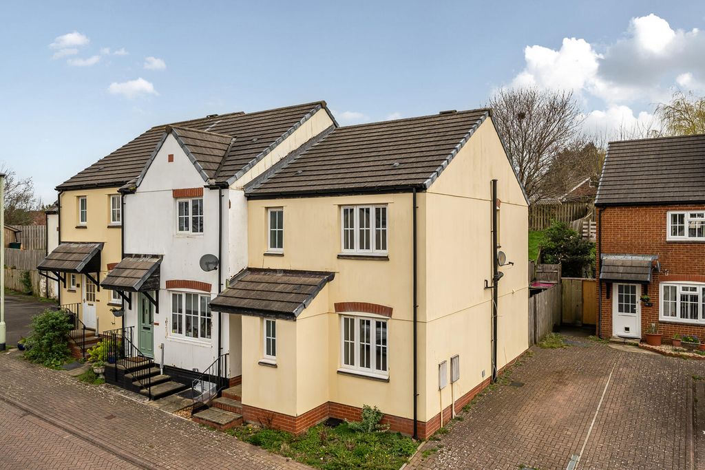 Property photo 1 of 19 Front (Exterior)