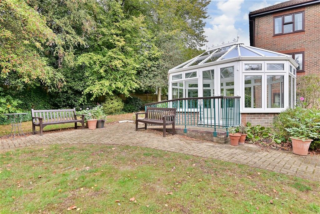 Property photo 2 of 16 Communal Gardens