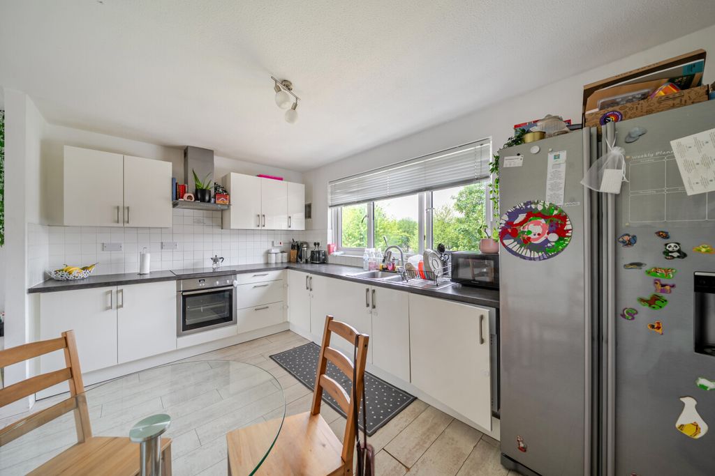 Property photo 2 of 21 1453548-14-69F9Cb...
