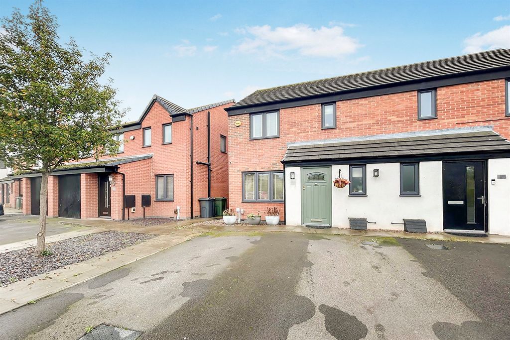 Property photo 1 of 18