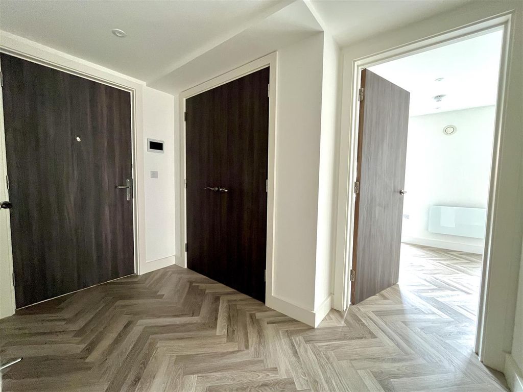 Property photo 3 of 24 Hall