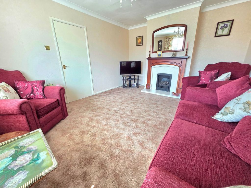 Property photo 2 of 14 Lounge