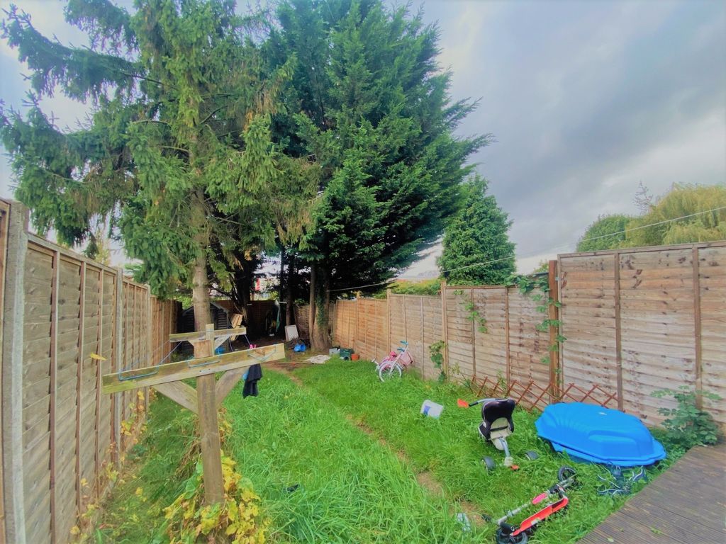 Property photo 2 of 8 Shared Garden