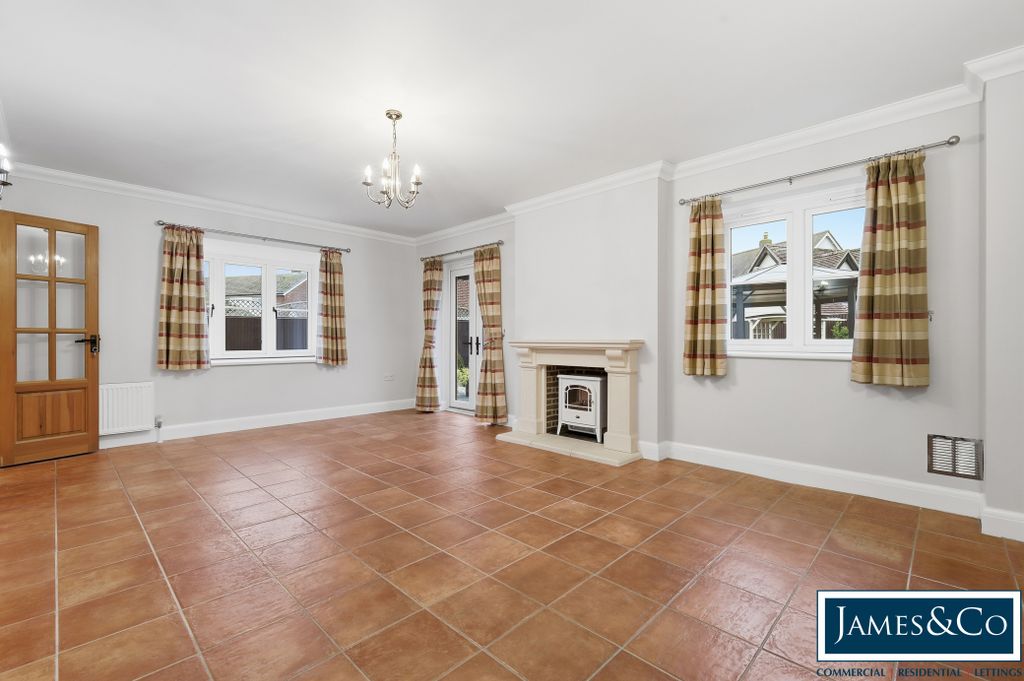 Property photo 3 of 16 1Yewtreed