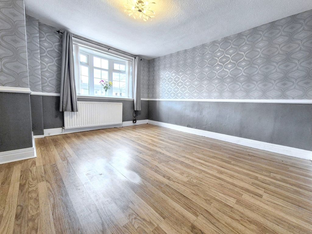 Property photo 2 of 25