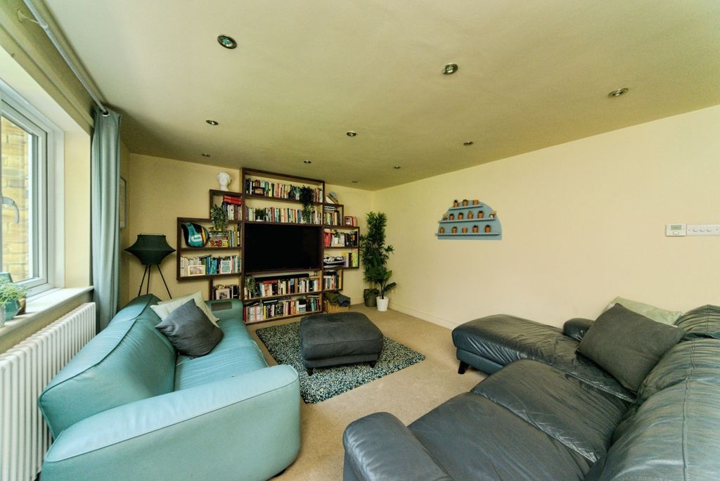 Property photo 3 of 17 Photo