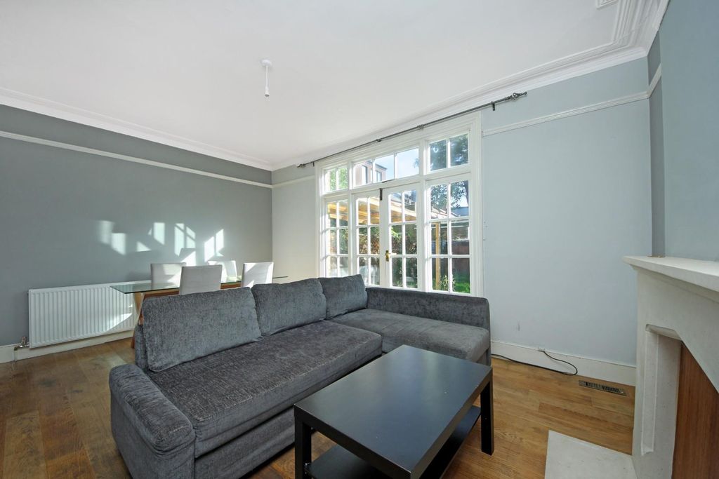 Property photo 2 of 11 Gv- Gff 25 Regina Rd (4).Jpg