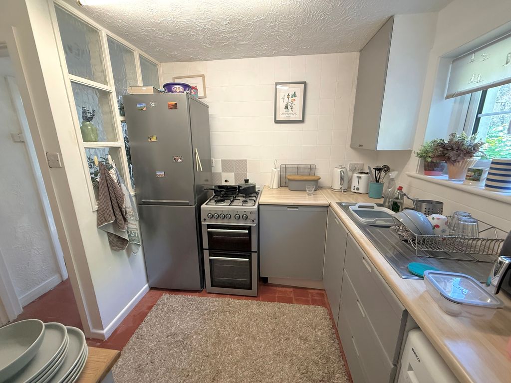 Property photo 3 of 14 Elmhurst Cottage Kitchen 1